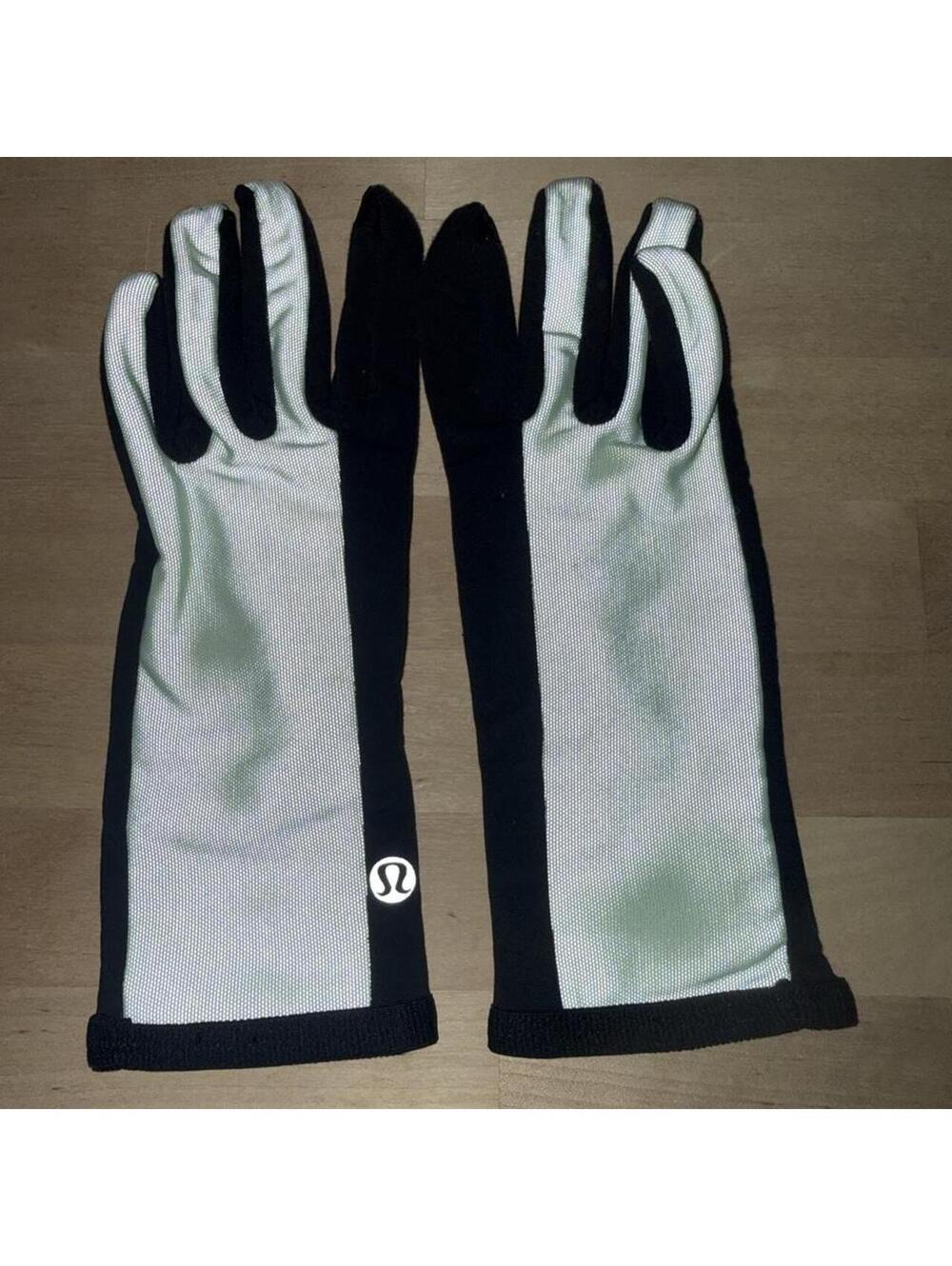 Lululemon women’s gloves